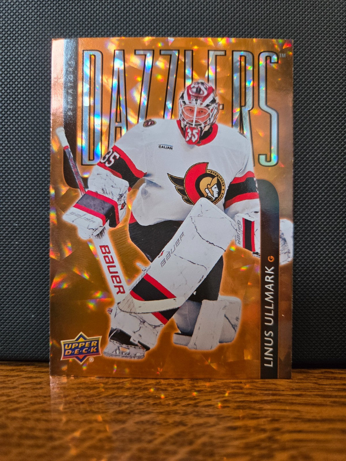 Upper Deck 2025-26 – Dazzlers Orange – Linus Ullmark DZ-96 – Ottawa Senators