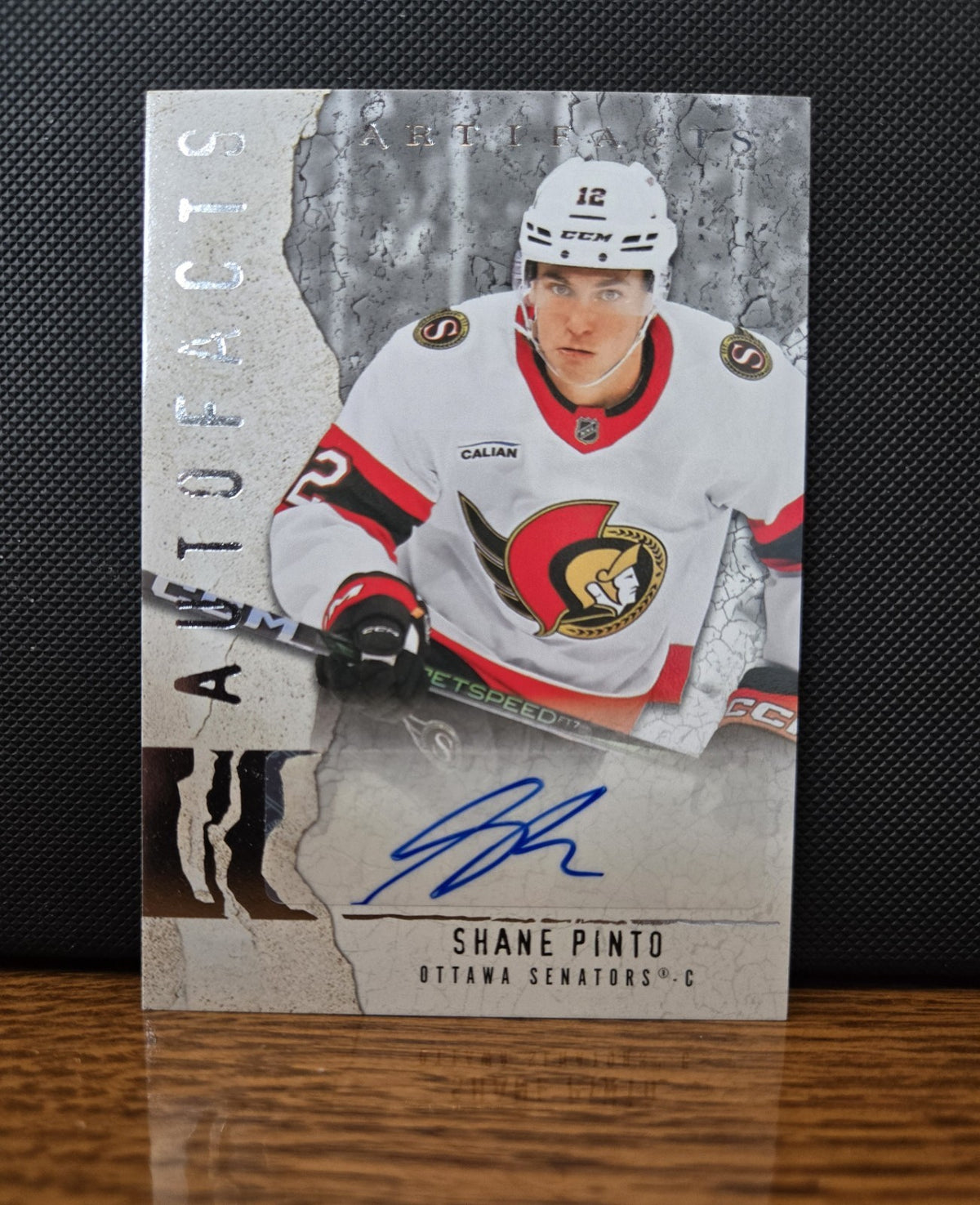 Upper Deck 2025-26 – Artifacts Autofacts Auto – Shane Pinto – Ottawa Senators