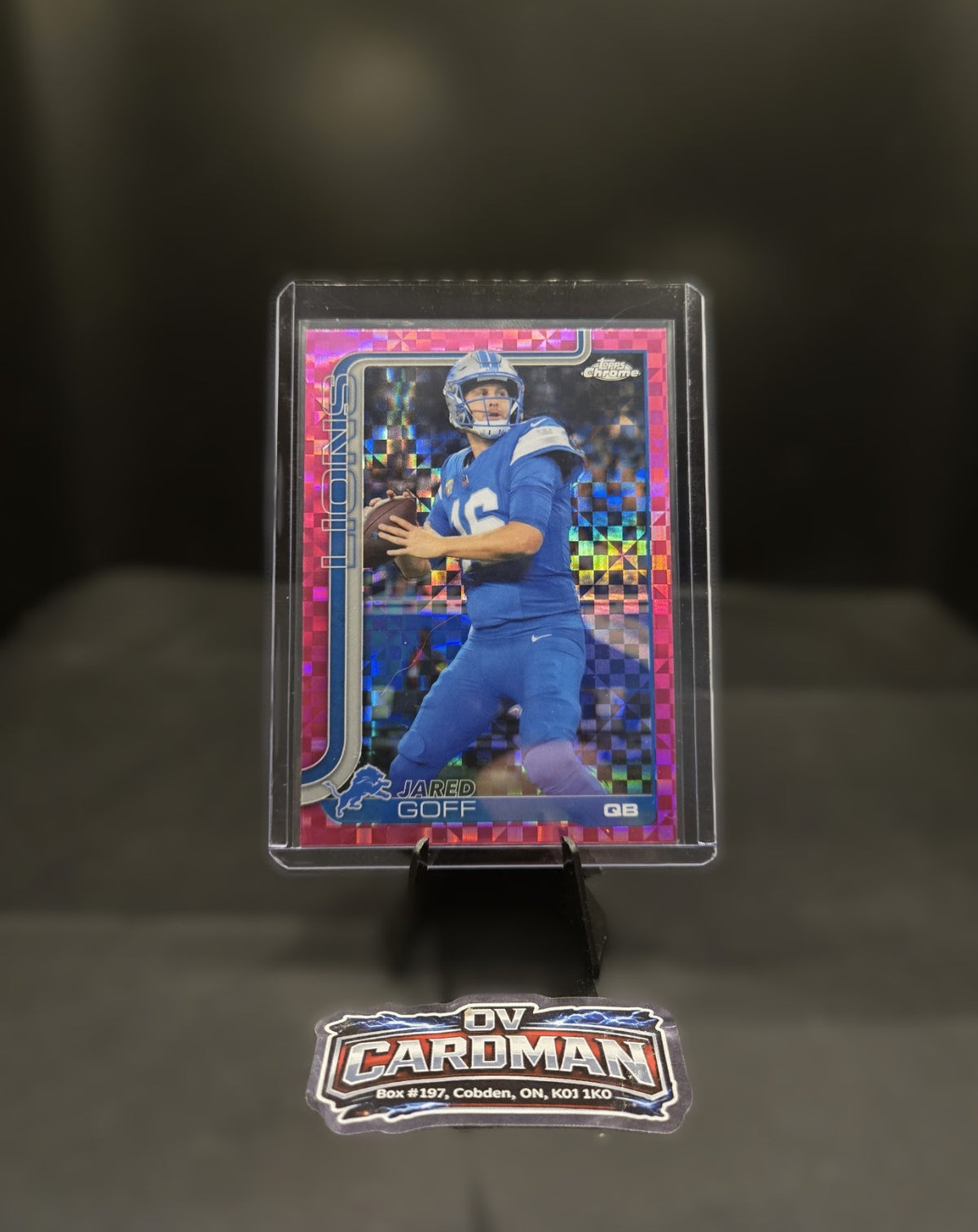 2025 Topps Chrome – Jared Goff #102 – Pink X-Fractor – Detroit Lions